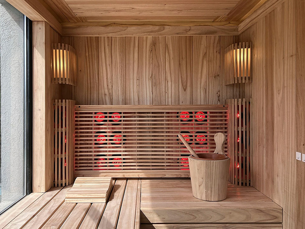 Sauna infrarrojo de madera con paneles infrarrojos, diseño premium y terminaciones modernas realizado por AMG Saunas.