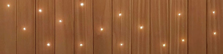 Panel superior de sauna con luces puntuales que simulan estrellas.