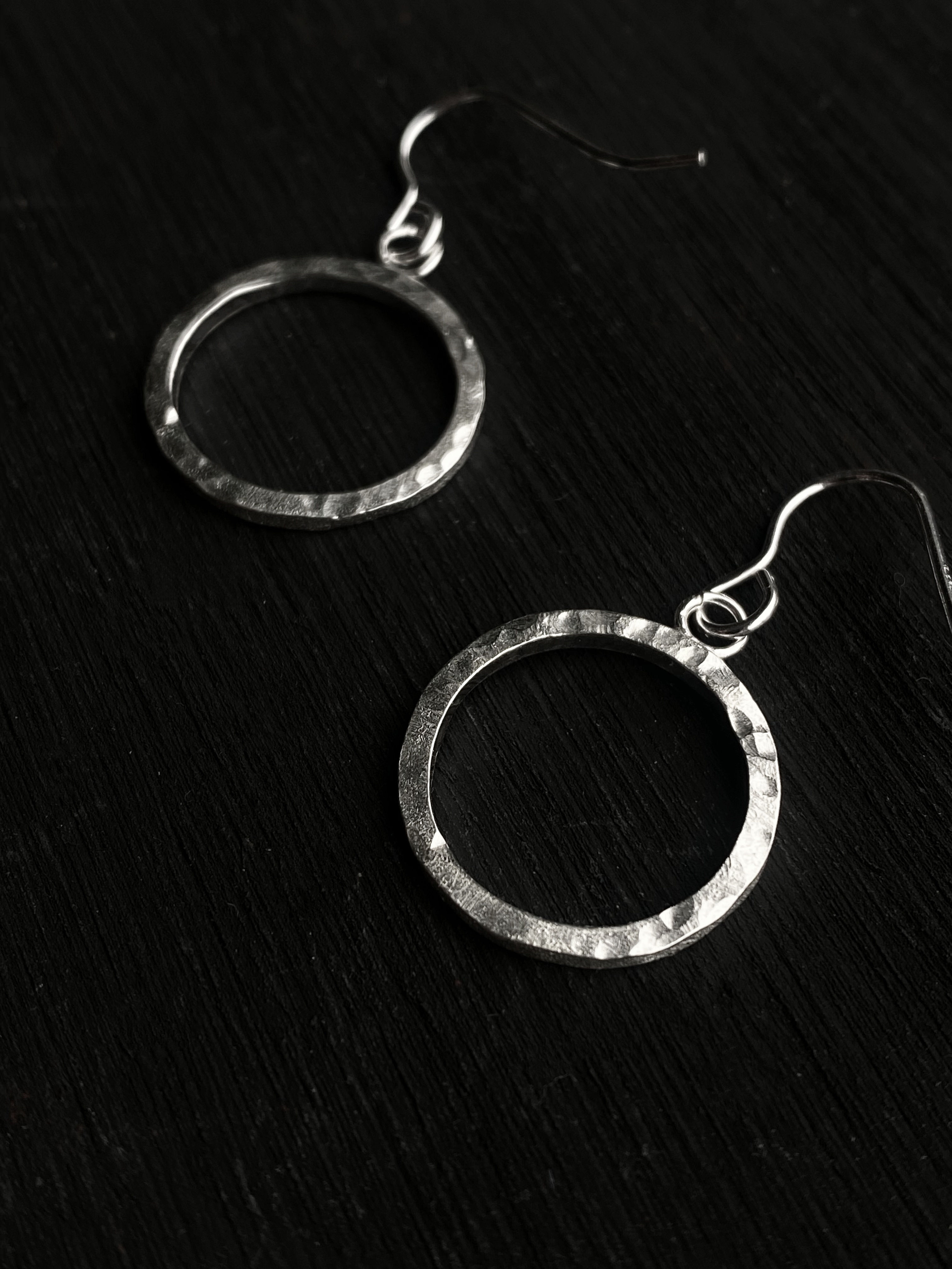 Textured circle drop earrings
