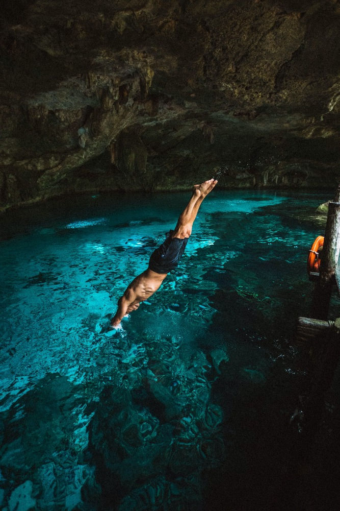 Man diving into sinkhole in Florida