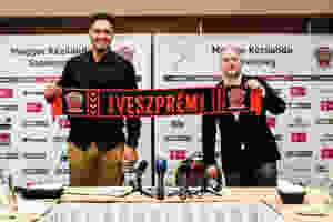Rogério na assinatura do contrato com o Veszprém. (foto Dávid Vörös)