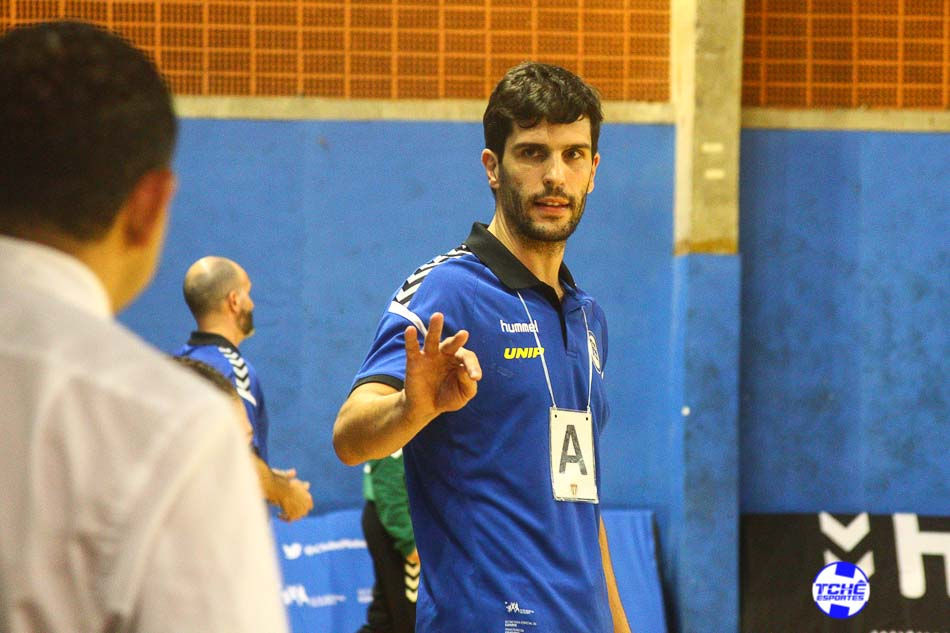 Alex Aprile, técnico do Pinheiros. (foto André Pereira / Tchê Esportes)