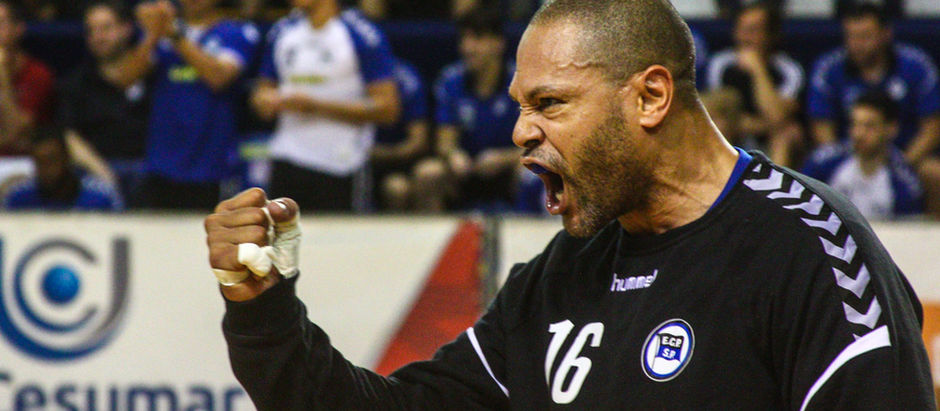 Um goleiro além dos limites do handebol