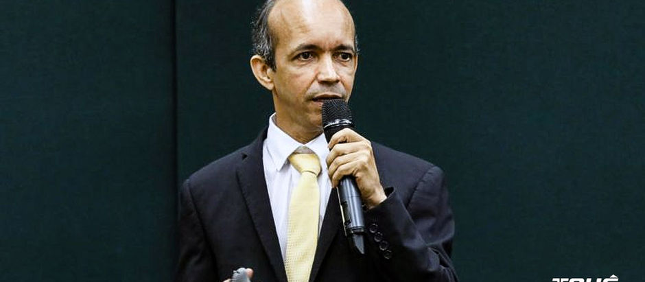 Ricardo Souza consegue liminar e reassume presidência da CBHb