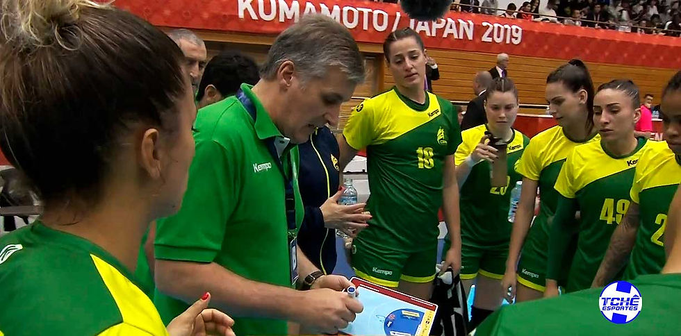 Técnico Jorge Dueñas no jogo Brasil x França (foto reprodução)