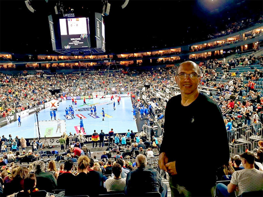 Sérgio Hortelan, técnico do EC Pinheiros Handebol masculino, em Colonia/Alemanha (arquivo pessoal)