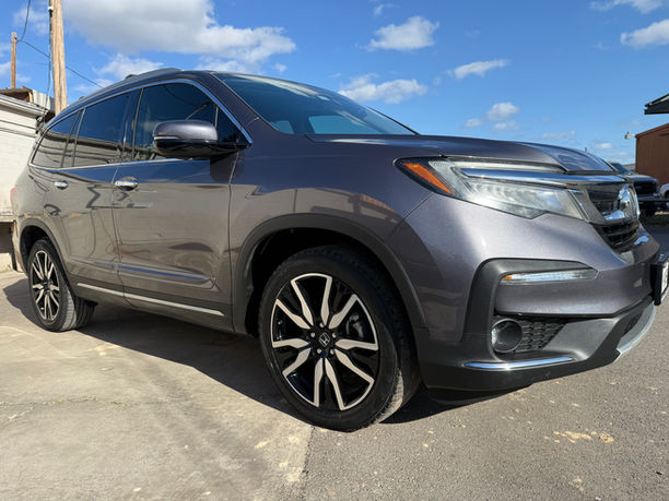 clean silver nissan auto detail wash and wax