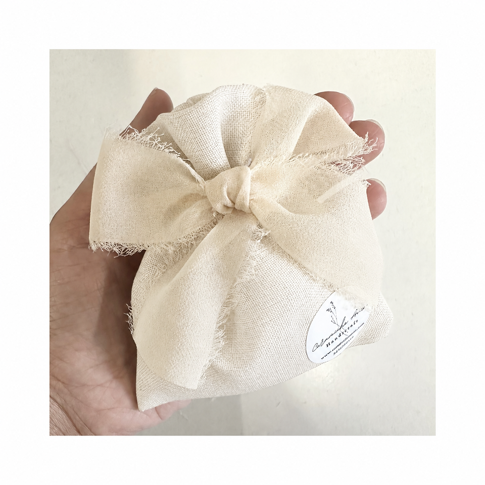 Thumbnail: Sacchettino con confetti e fiocco in chiffon sfrangiato varii colori 
