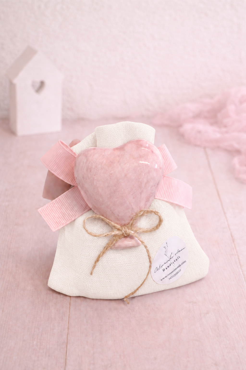 Bomboniera sacchettino con palloncino cuore magnete rosa
