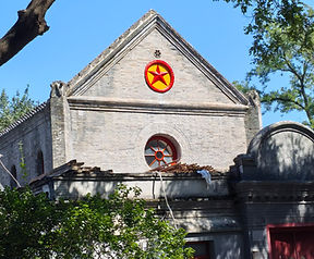 Etoile rouge briques grises.jpg