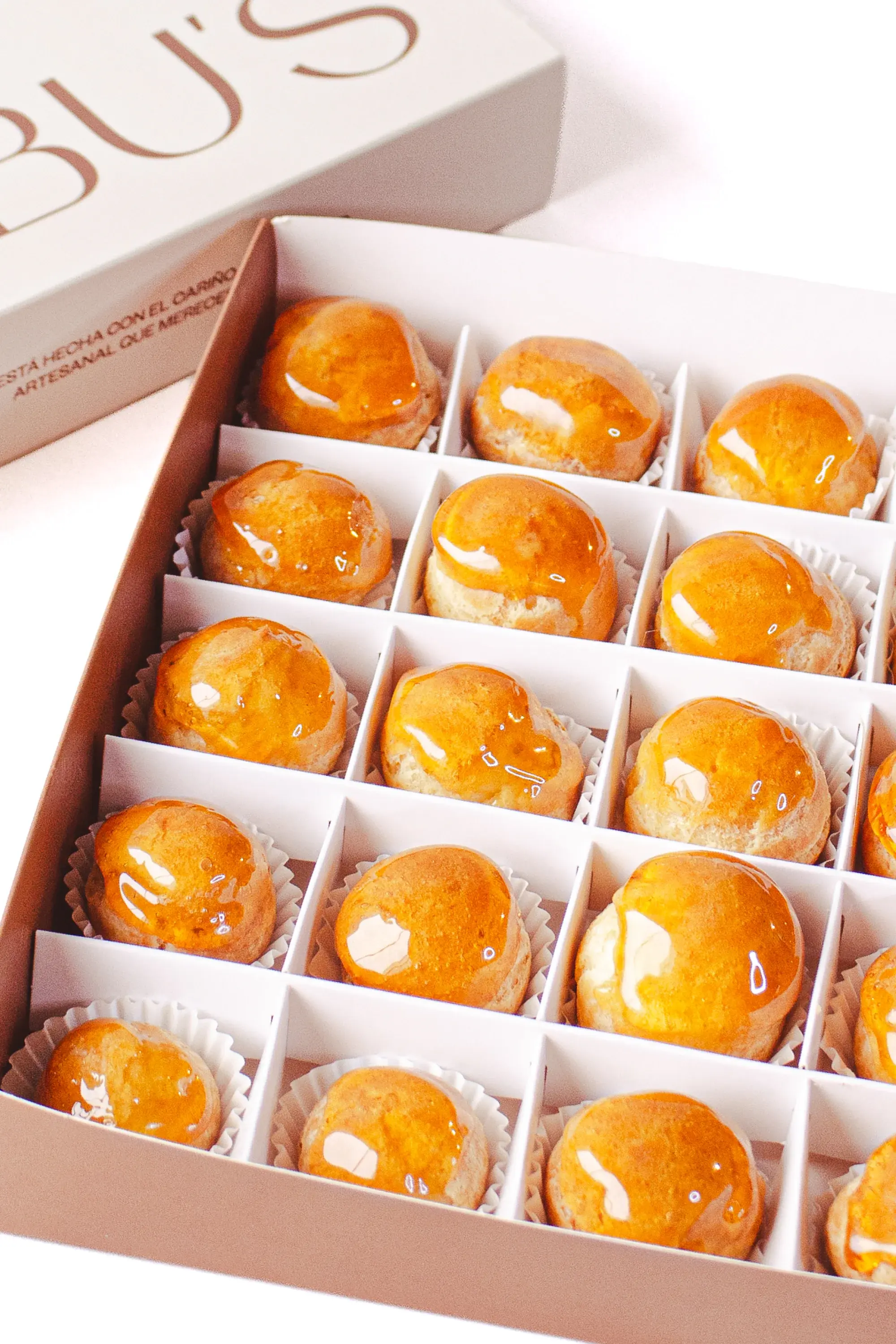 Mini Profiteroles Clásicos — 50 unidades