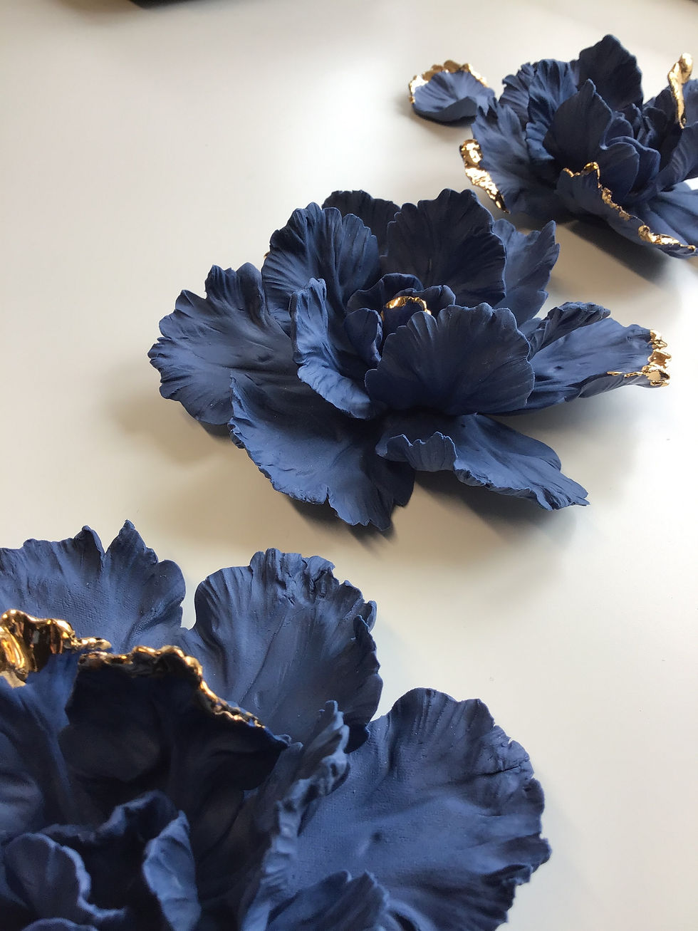 Thumbnail: Set of 3 Porcelain Parrot Tulips - Britannia Blue and Gold