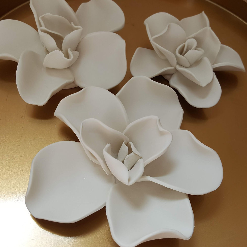 Thumbnail: Set of 5 Natural Porcelain Gardenia Blooms