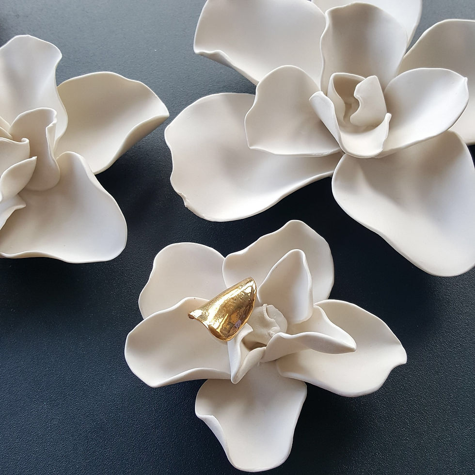 Thumbnail: Set of 9 Natural Porcelain Gardenia Blooms