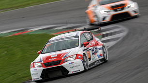MONLAU COMPETITION SEAT on pole for the Hankook 24H SILVERSTONE