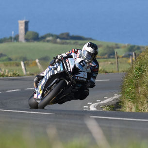 Michael Dunlop throws down gauntlet to rivals in Superbike and Superstock classes at 2016 Isle of Ma