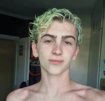 Enzo Campeão_selfie_jan2023.jpg