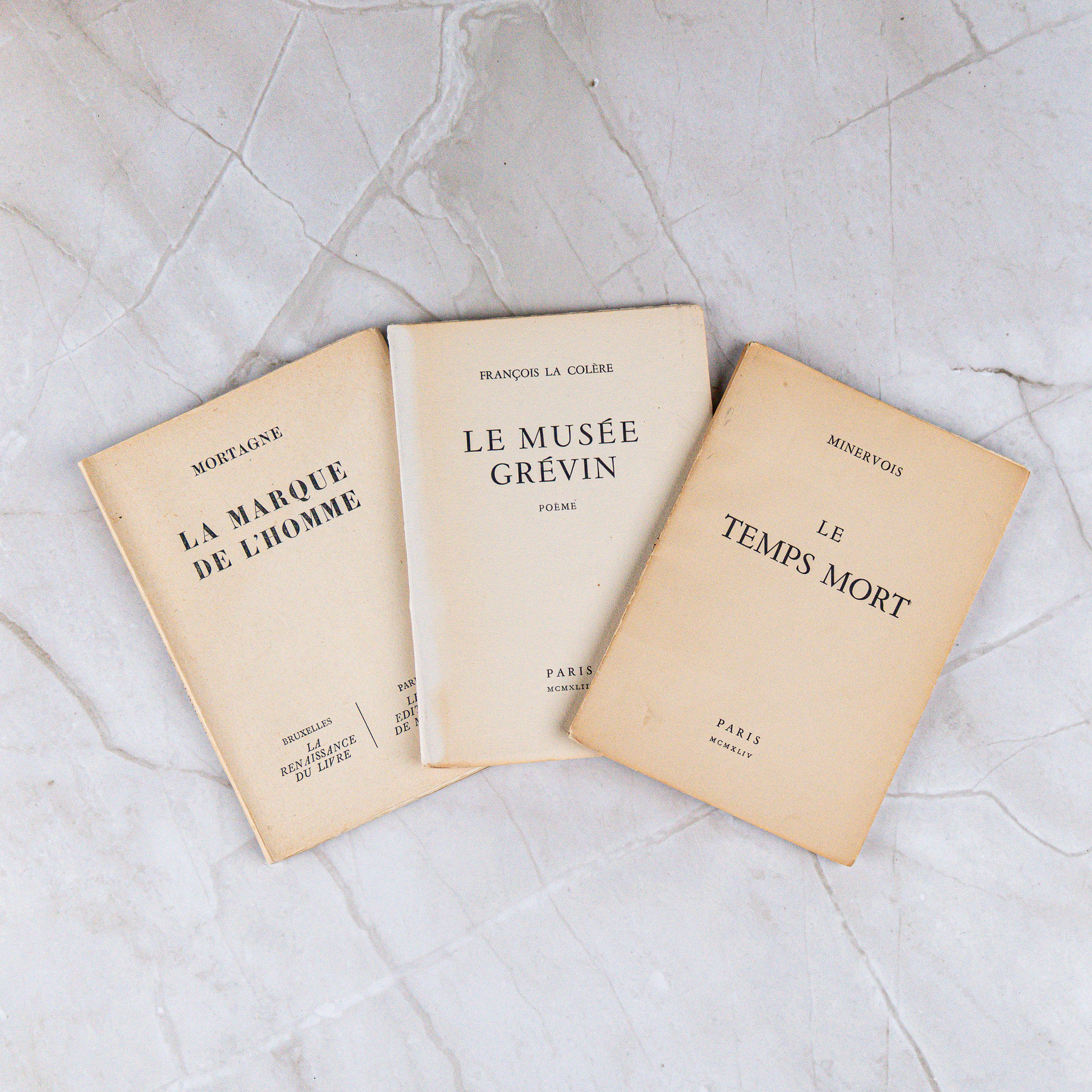 Ensemble de trois volumes clandestins et publics des Éditions de Minuit (1943–1946)