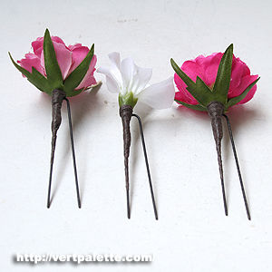 サムネイル： キュートな雰囲気のバラのパーツセットの髪飾り（Uピン・8パーツ）