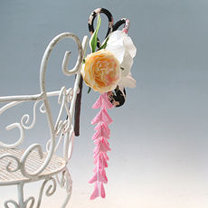 サムネイル： 髪飾り（ヘッドドレス）赤椿とバラとちりめん下がりの2つセット