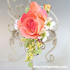 サムネイル： 大きい髪飾りと小さい髪飾りのセットのバラの髪飾り