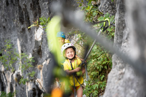 Felskurs für Familien - Klettersteige und Sportklettern mit Kindern lernen
