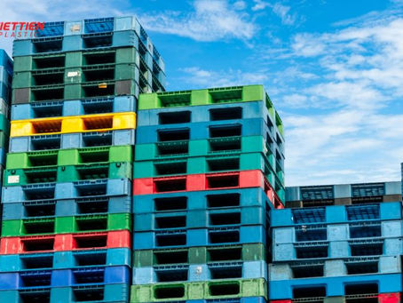 Pallet nhựa là gì? Tìm hiểu đặc điểm, ứng dụng và cách chọn phù hợp