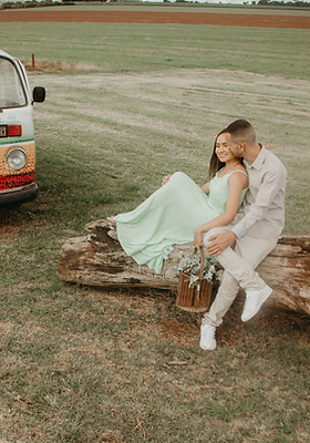 Casal com Kombi antiga