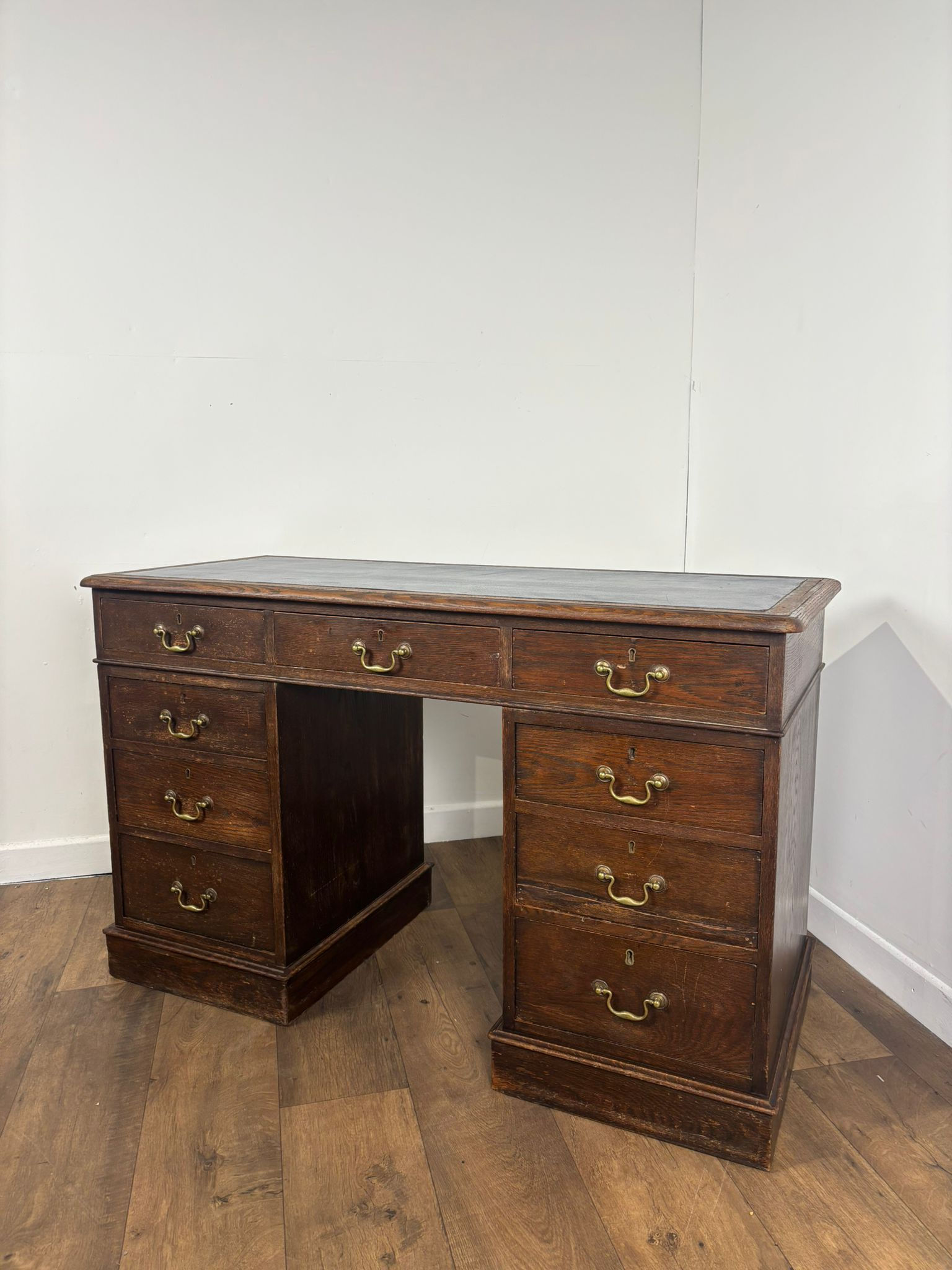 Victorian Oak Twin Pedestal Kneehole Desk