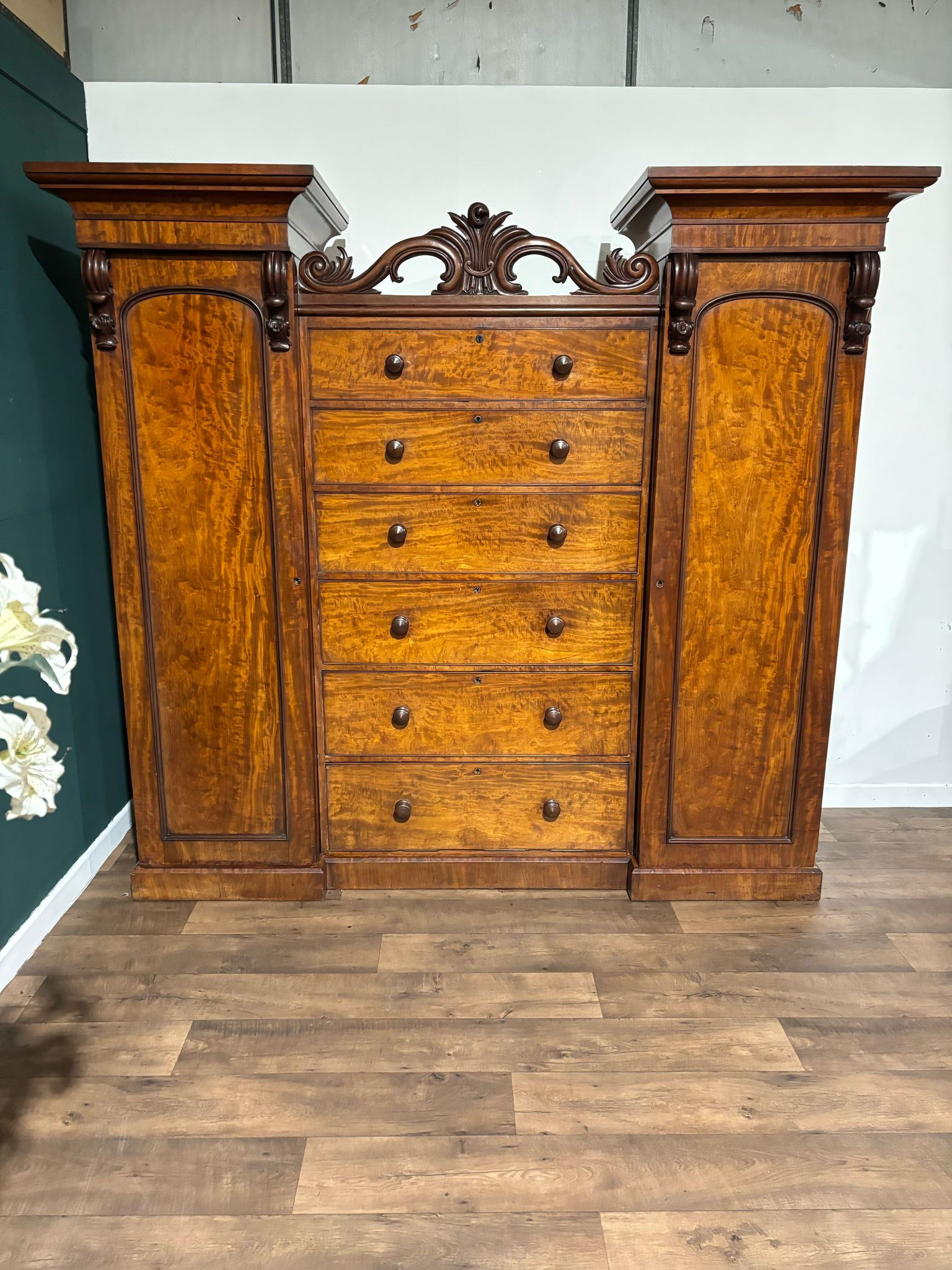 Victorian Gentleman's Sentry Wardrobe