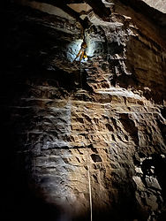 Rappel dans salle du Mont Blanc, grotte de Champclos, Ardèche