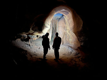 Galerie du pic-nic dans la grotte Grégoire-Fées, Tharaux