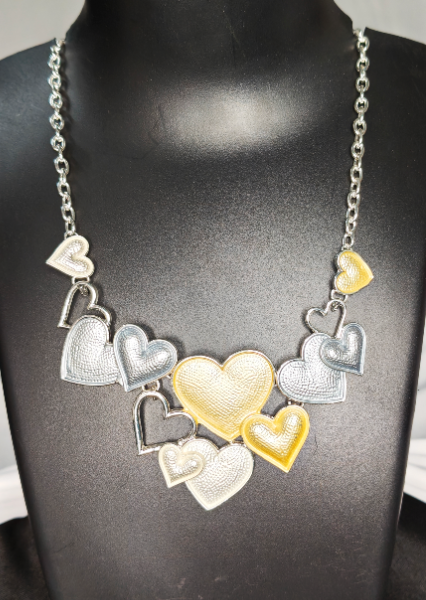 METALLIC MUSE NECKLACE