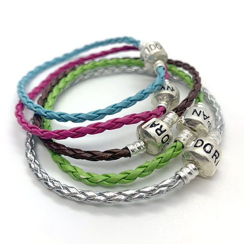 leatherbracelet-min.jpeg