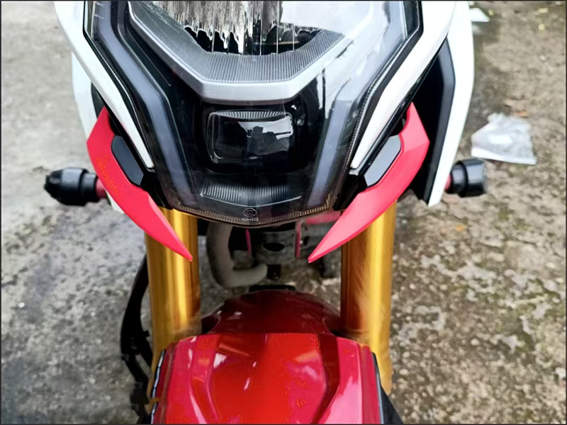 Miniatura: Alerones aerodinámicos universales tipo winglet para motocicleta color negro
