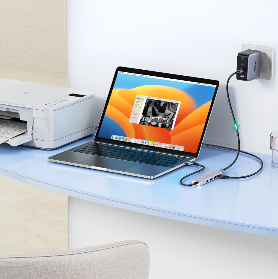 Miniatura: Hub USB tipo C UGREEN 4 en 1 con 4 puertos USB 3.0 5Gbps color gris espacial.