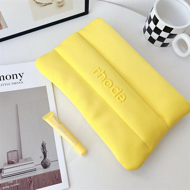 Thumbnail: Funda RHODE semienvolvente para iPhone con compartimento para maquillaje