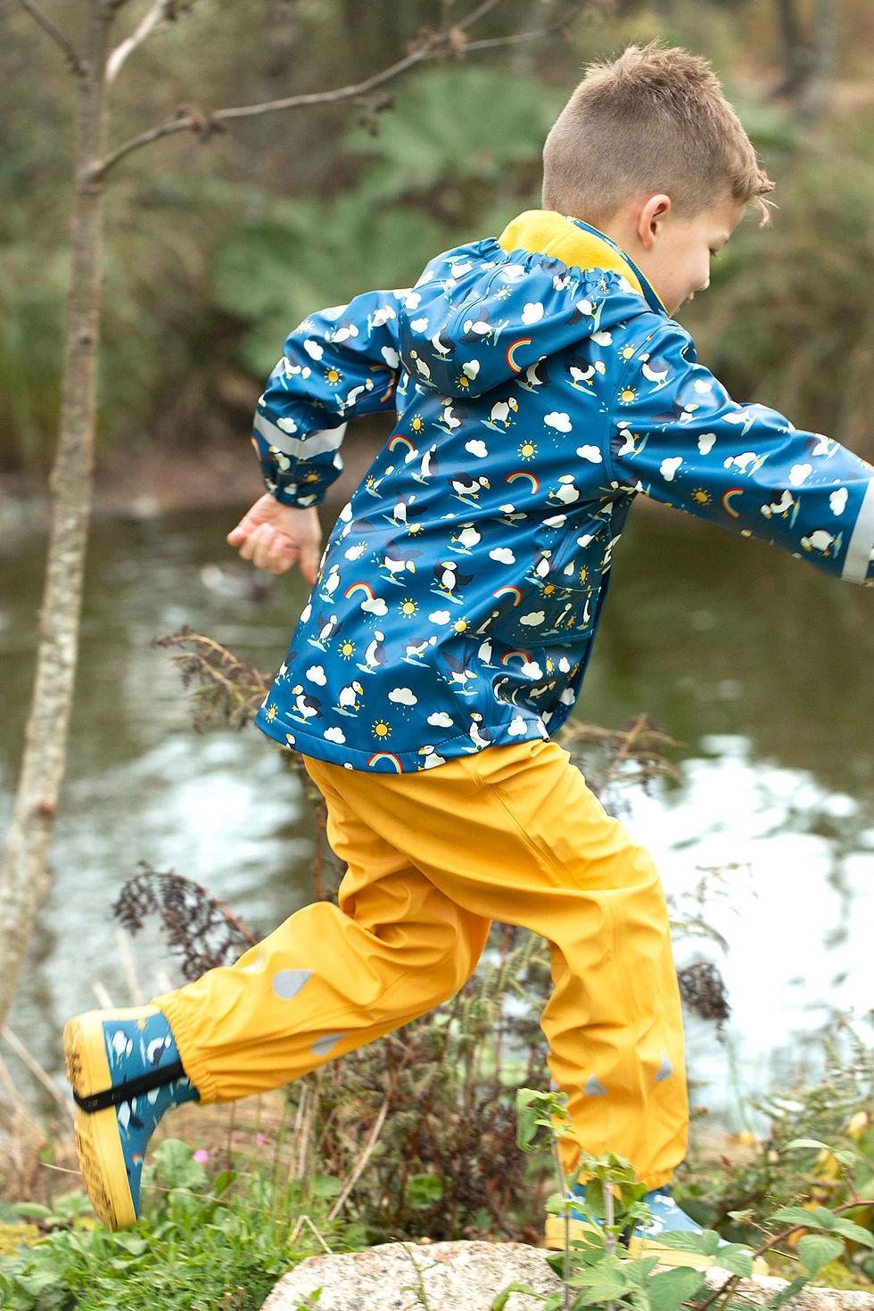 Miniaturbild: Frugi- leicht- gefütterte- Regen- Jacke- Puffin- Pinguin