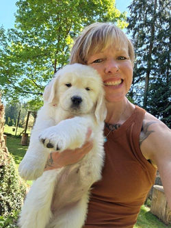 Cinnamon with a Leia/Tonka Pup