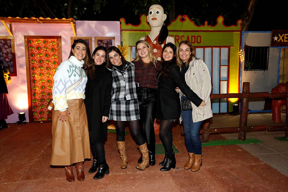 As meninas preparadas para a noite de festa