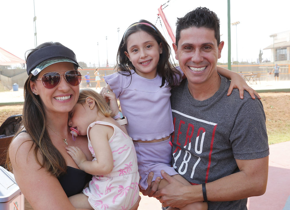 Gabriela, Juliana, Michel e Helena Oliveira