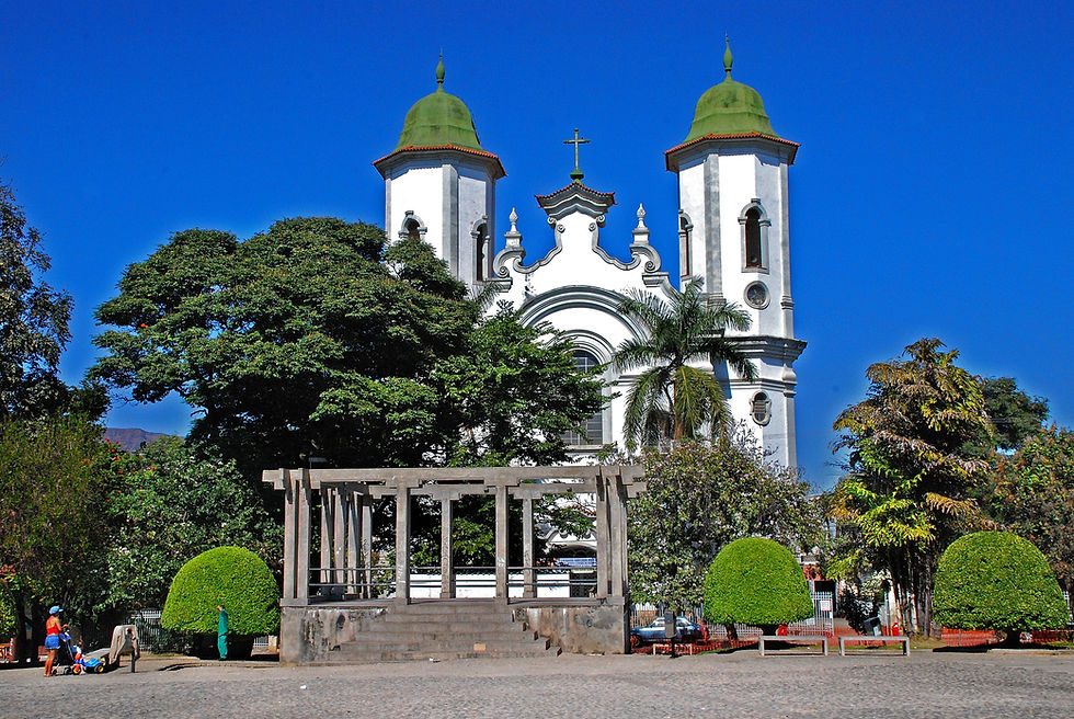 Igreja na Praça de Santa Teresa em BH