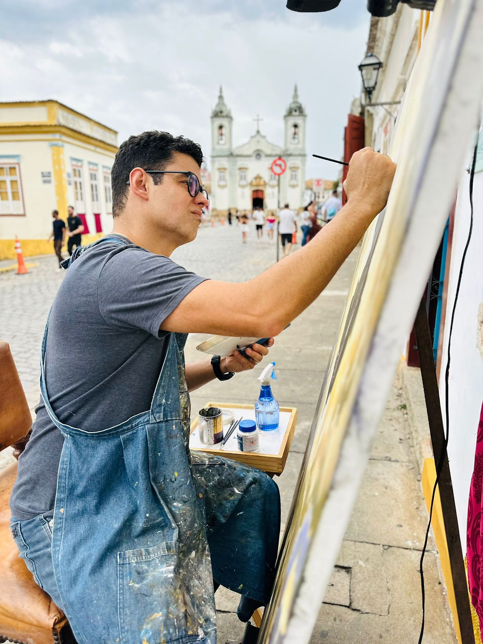 O artista Diego Mendonça transformou as ruas de São João Del Rei em Minas Gerais em ateliê, nos dias de Quinta e Sexta-feira da Paixão