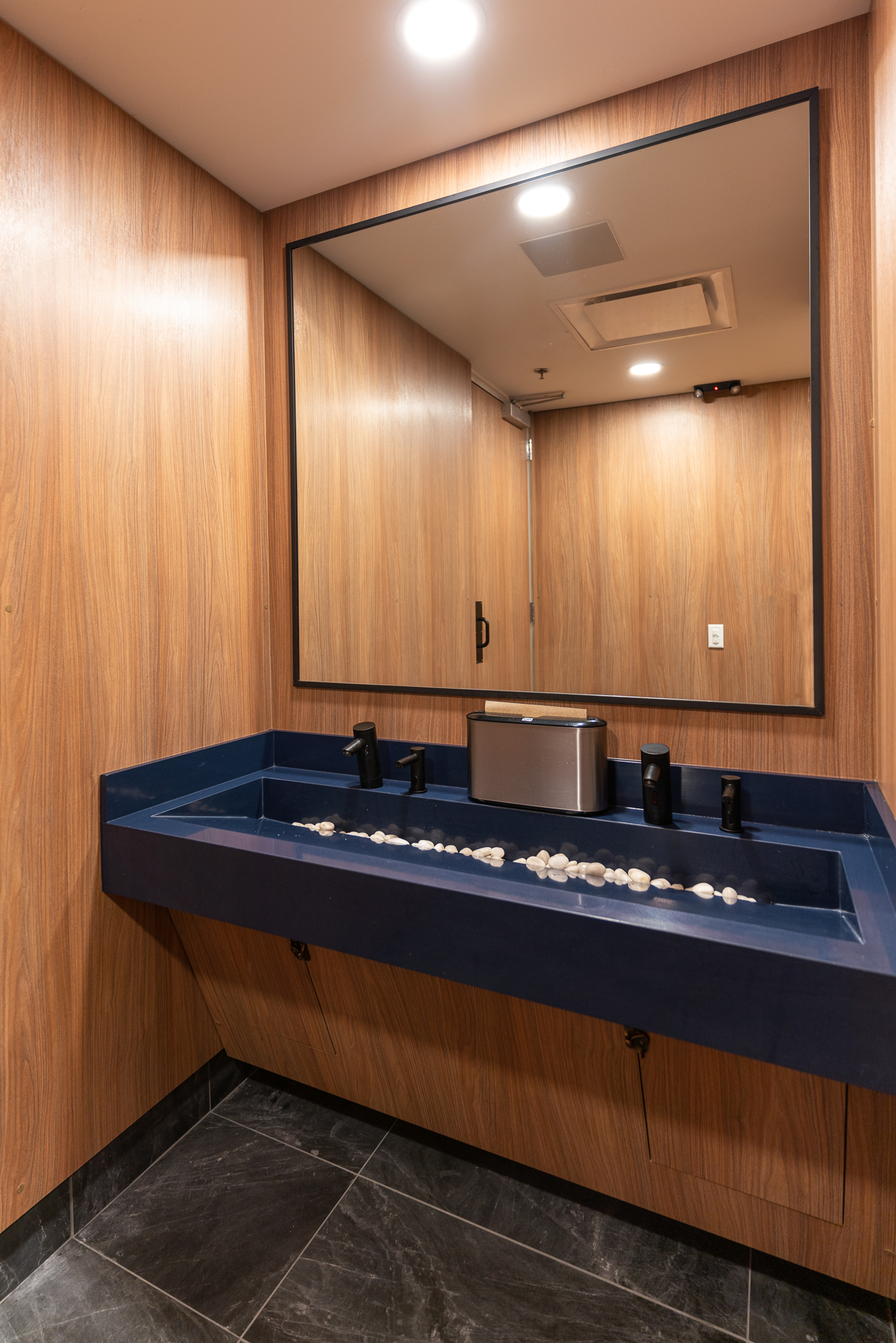 Azzurro Woodlands image 7