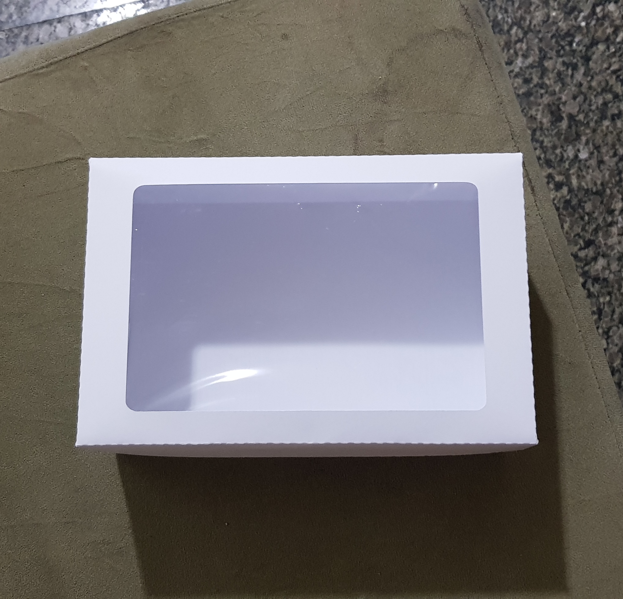 CAIXA RETANGULAR COM VISOR