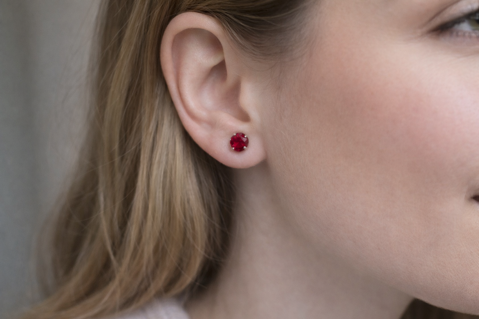 Brinco com ponto de luz