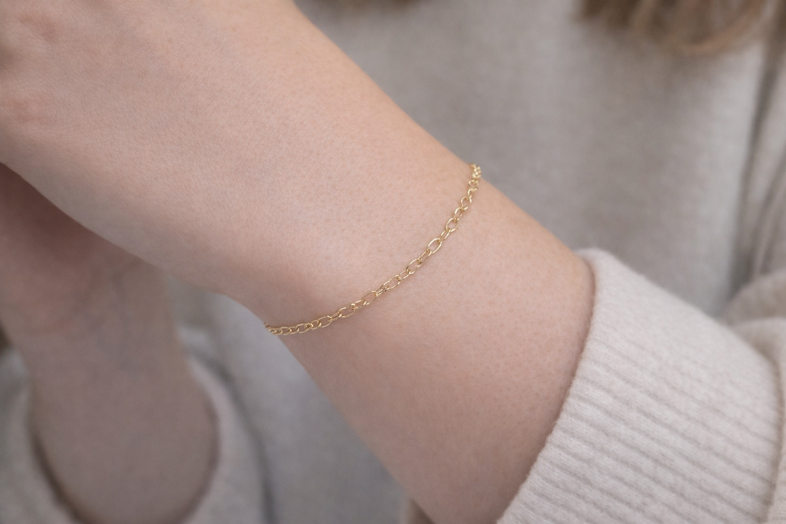 Pulseira com corações entrelaçados