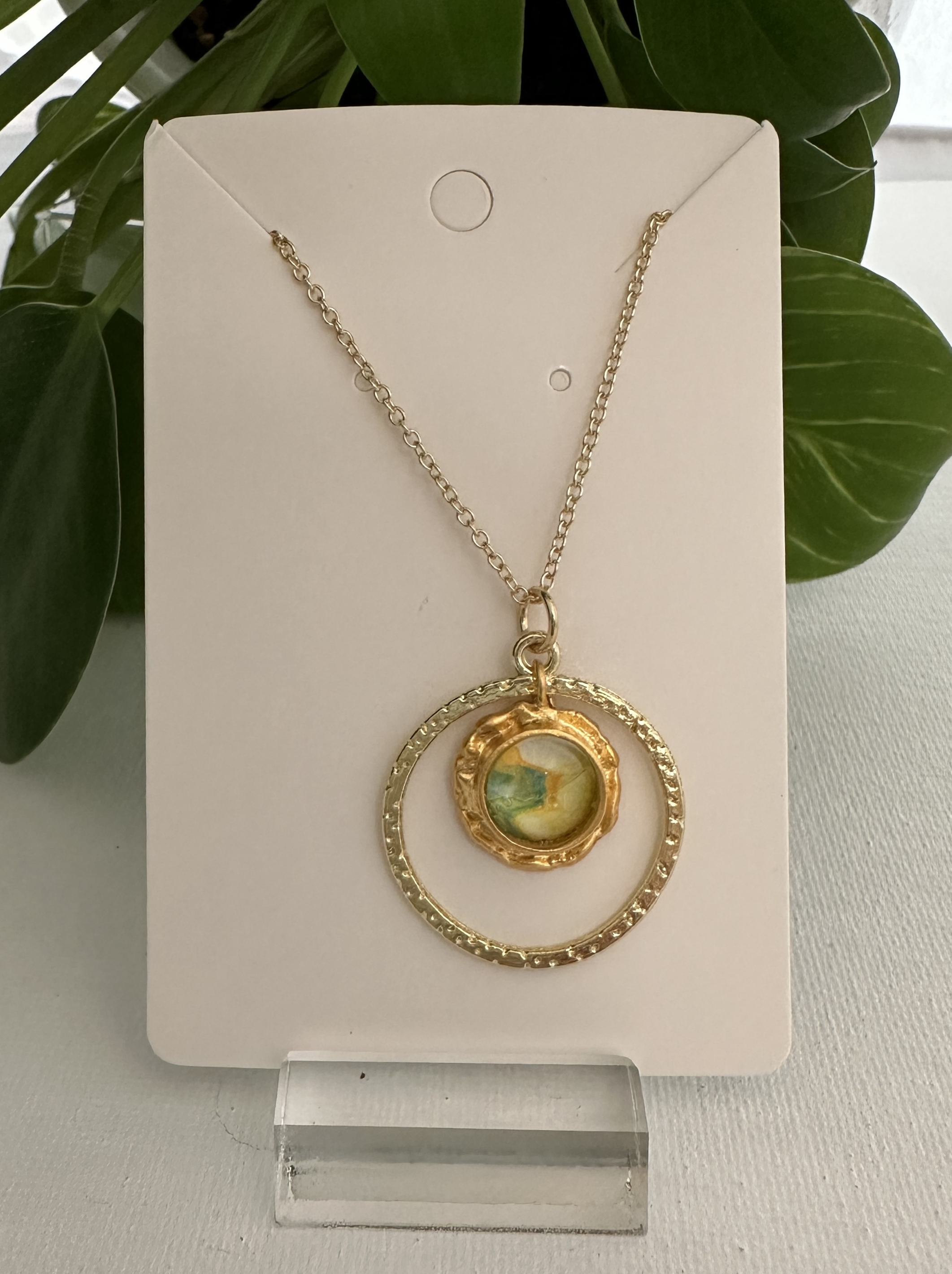 Gold circle necklace