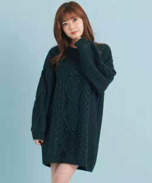 Thumbnail: 🇯🇵日系品牌🌟 冬天好適合一件式的毛衣洋裝 怎麼覺得好可愛喔💕 果然是很日本女孩兒的style😍 💬喜歡私訊喔  