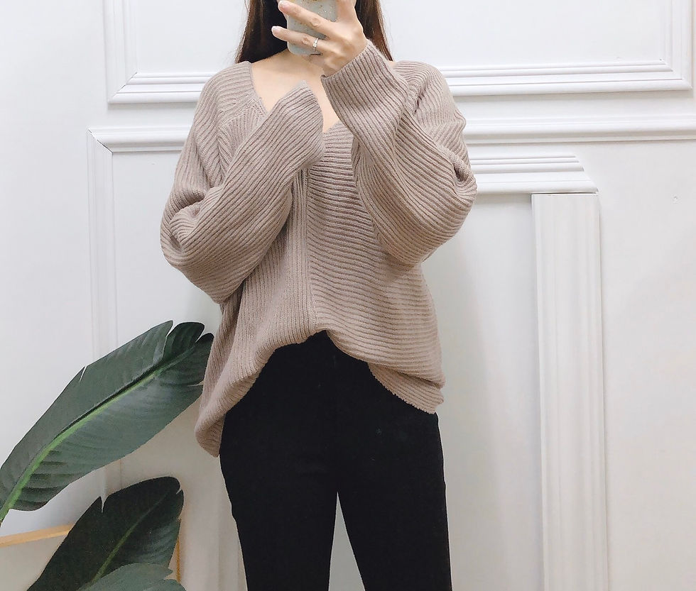 Thumbnail: 🇰🇷質感超優V領毛衣 顏色：杏，深咖，淺咖，可可 材質：毛料 尺寸：F（s～x乚） 彈性：非常好 ✨穿上只能用舒服感爆棚形容，v領的設計可以讓脖子的線條更美